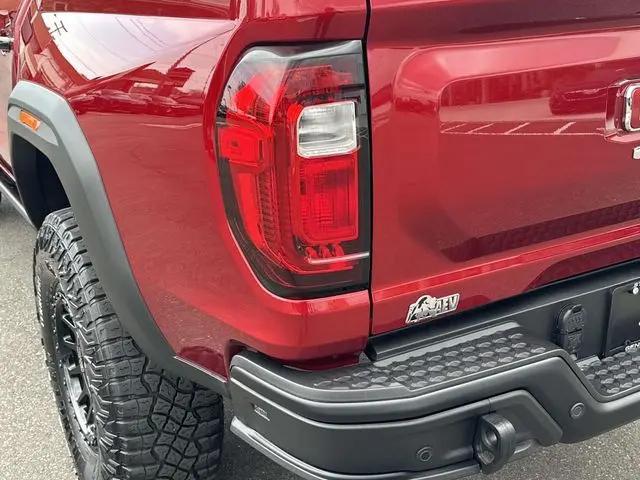 2025 GMC Canyon 4WD AT4