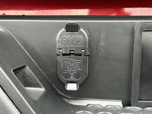 2025 GMC Canyon 4WD AT4