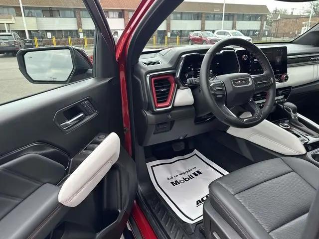 2025 GMC Canyon 4WD AT4