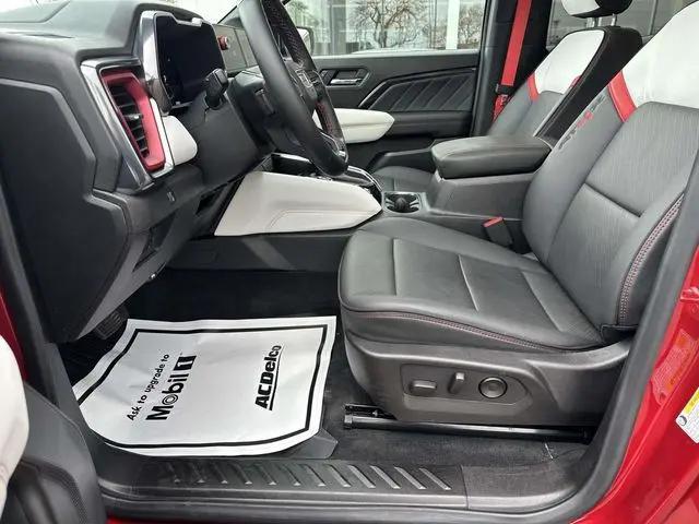 2025 GMC Canyon 4WD AT4