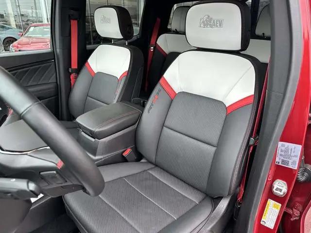 2025 GMC Canyon 4WD AT4