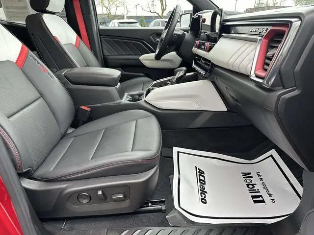 2025 GMC Canyon 4WD AT4