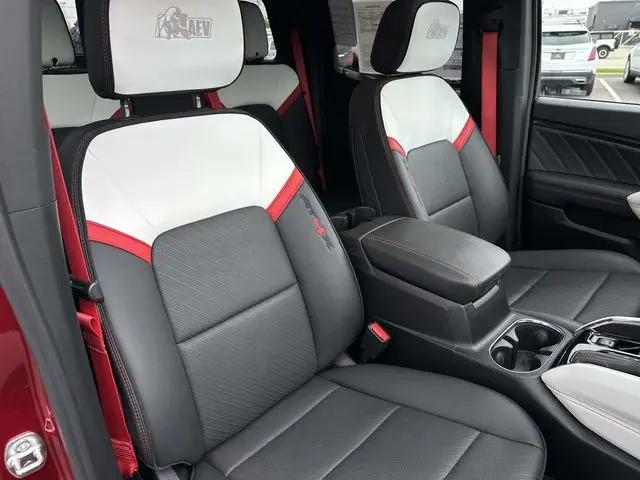 2025 GMC Canyon 4WD AT4