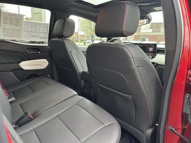 2025 GMC Canyon 4WD AT4