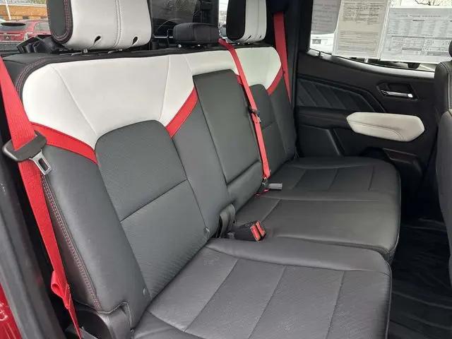 2025 GMC Canyon 4WD AT4