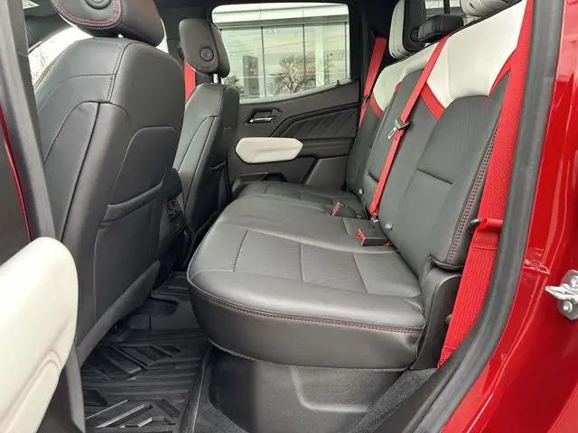 2025 GMC Canyon 4WD AT4