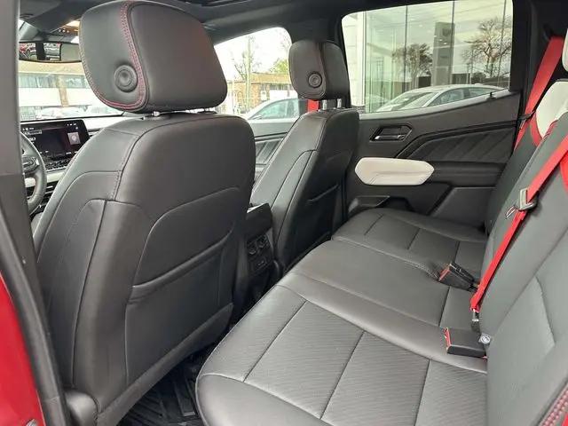 2025 GMC Canyon 4WD AT4