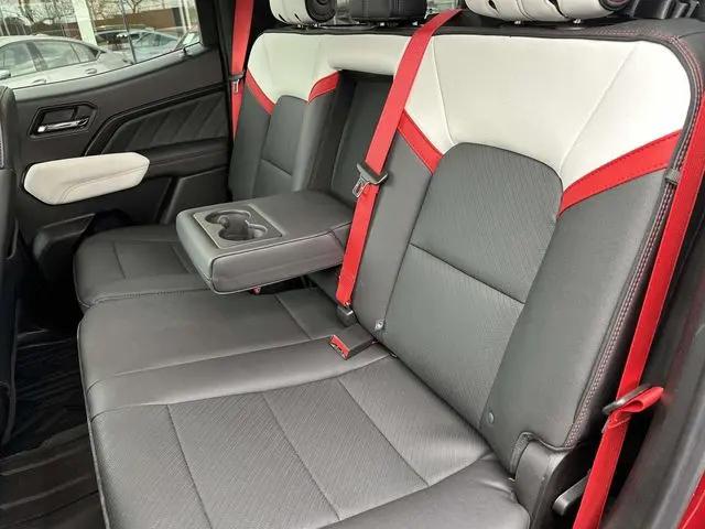 2025 GMC Canyon 4WD AT4