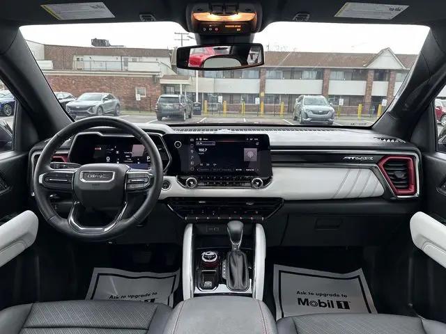 2025 GMC Canyon 4WD AT4