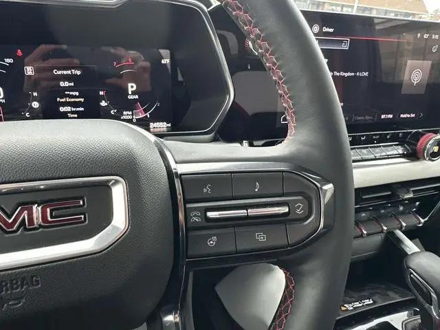 2025 GMC Canyon 4WD AT4