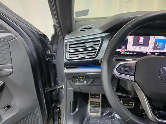 2024 Volkswagen Atlas Cross Sport 2.0T SEL Premium R-Line