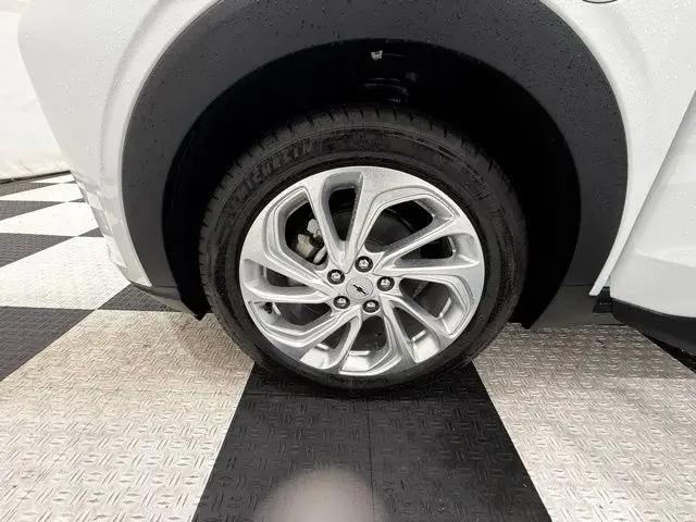 2027 Chevrolet Bolt LT FWD