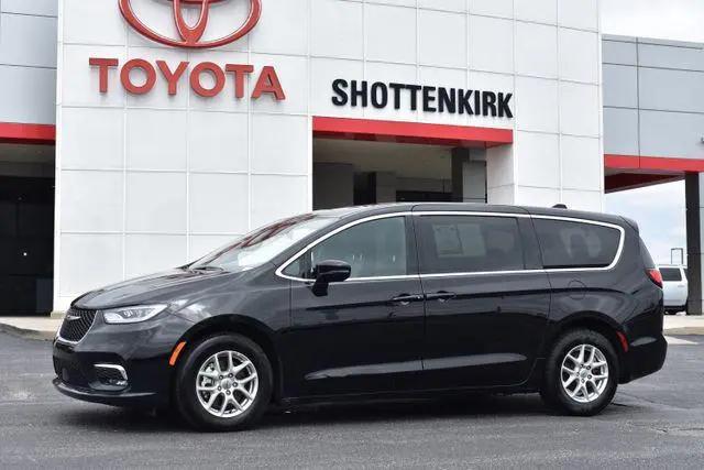 2025 Chrysler Pacifica Select for sale in Quincy, IL