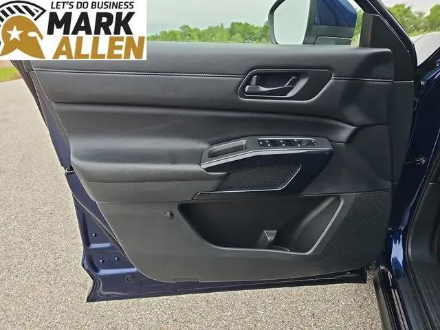 2025 Nissan Pathfinder SV FWD