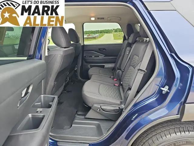 2025 Nissan Pathfinder SV FWD