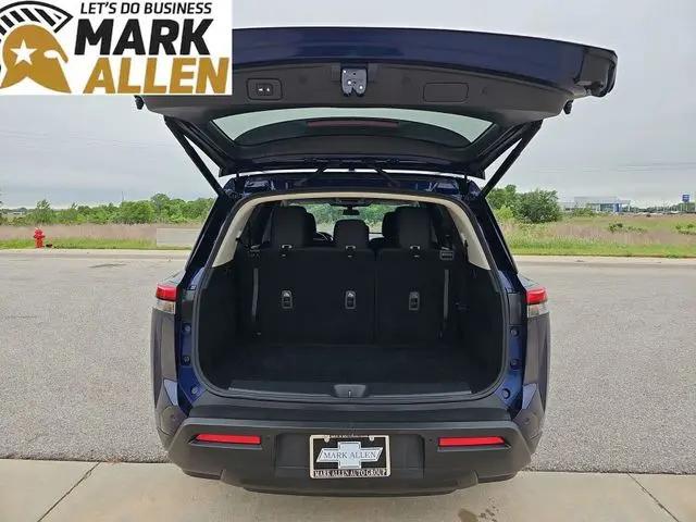 2025 Nissan Pathfinder SV FWD