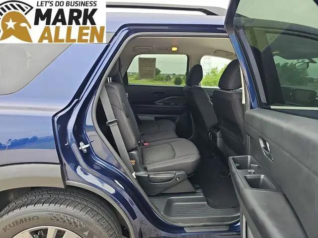2025 Nissan Pathfinder SV FWD