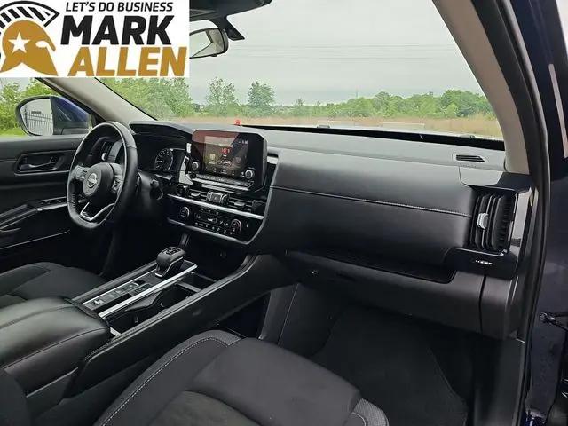 2025 Nissan Pathfinder SV FWD