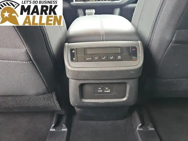 2025 Nissan Pathfinder SV FWD