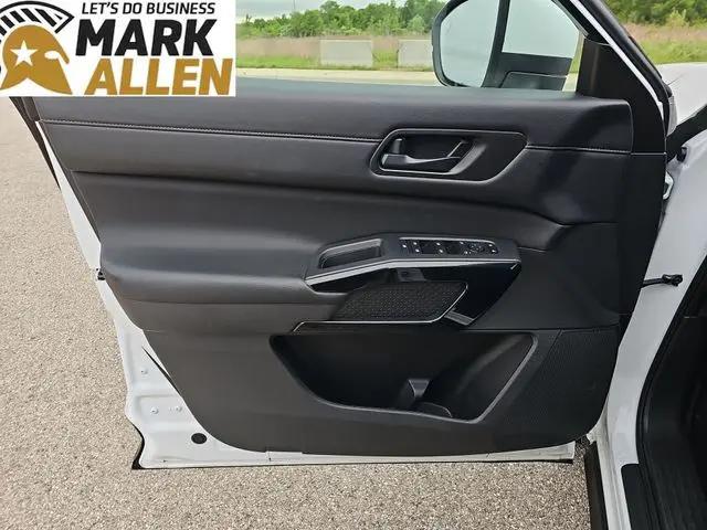 2025 Nissan Pathfinder SV FWD
