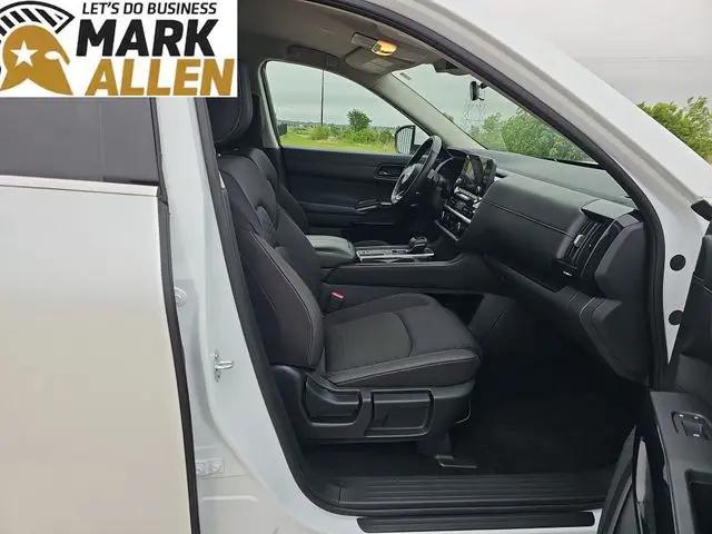 2025 Nissan Pathfinder SV FWD