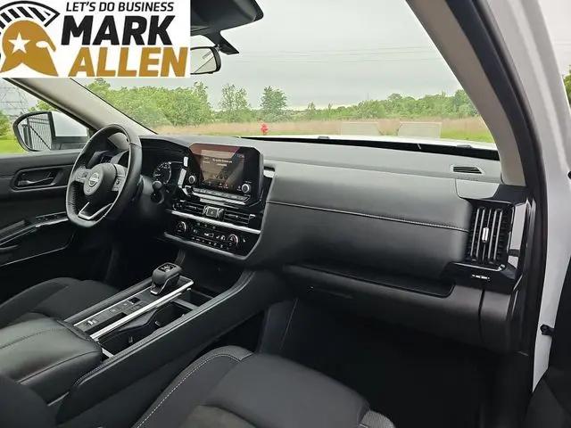 2025 Nissan Pathfinder SV FWD
