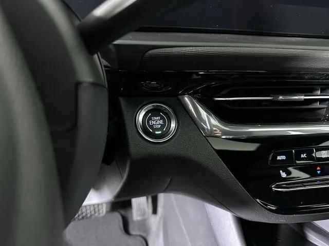 2026 Buick NV Avenir FWD