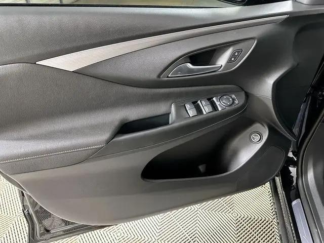 2026 Buick NV Avenir FWD
