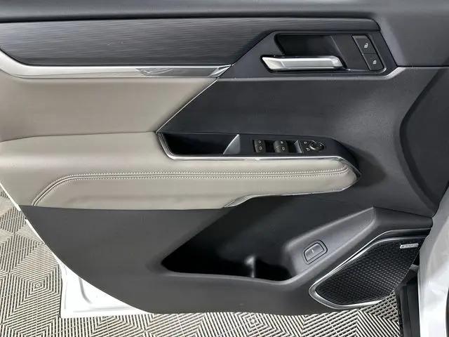 2026 GMC Acadia Elevation FWD