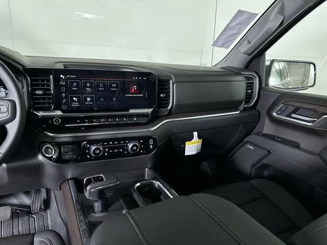 2026 GMC Sierra 1500 Crew Cab, Short Bed, SLT, 4WD