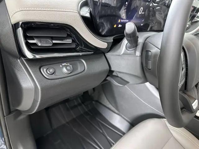 2026 Buick NV Avenir FWD
