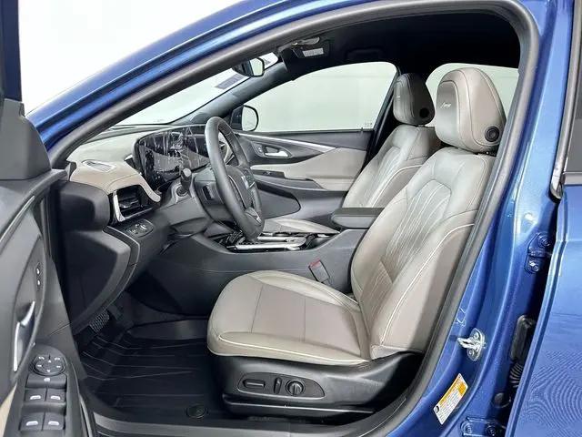 2026 Buick NV Avenir FWD