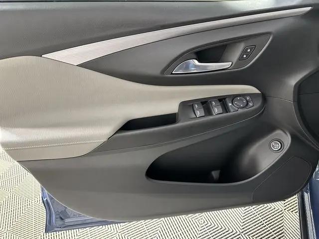 2026 Buick NV Avenir FWD
