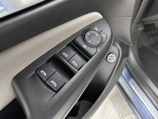 2026 Buick NV Avenir FWD