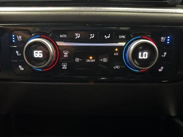 2022 GMC Sierra 1500 4WD Crew Cab Short Box SLT