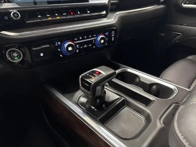 2022 GMC Sierra 1500 4WD Crew Cab Short Box SLT