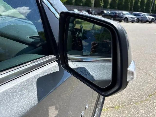 2023 Chevrolet Traverse AWD LT Leather