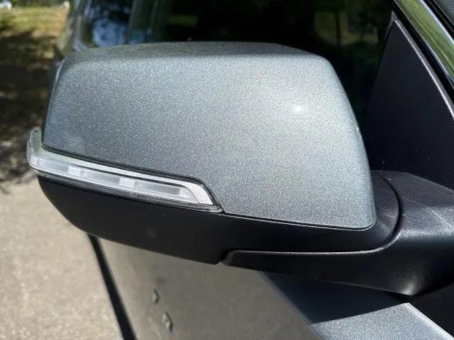 2023 Chevrolet Traverse AWD LT Leather
