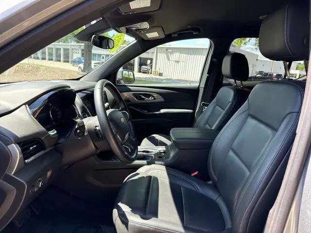 2023 Chevrolet Traverse AWD LT Leather