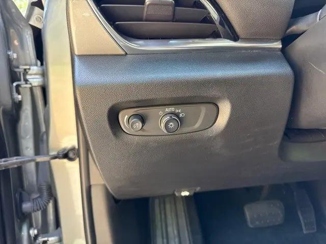 2023 Chevrolet Traverse AWD LT Leather