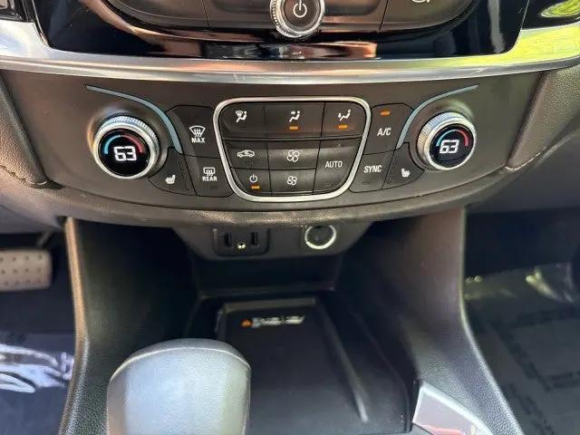2023 Chevrolet Traverse AWD LT Leather
