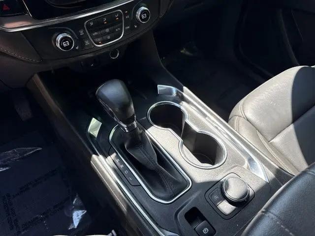 2023 Chevrolet Traverse AWD LT Leather