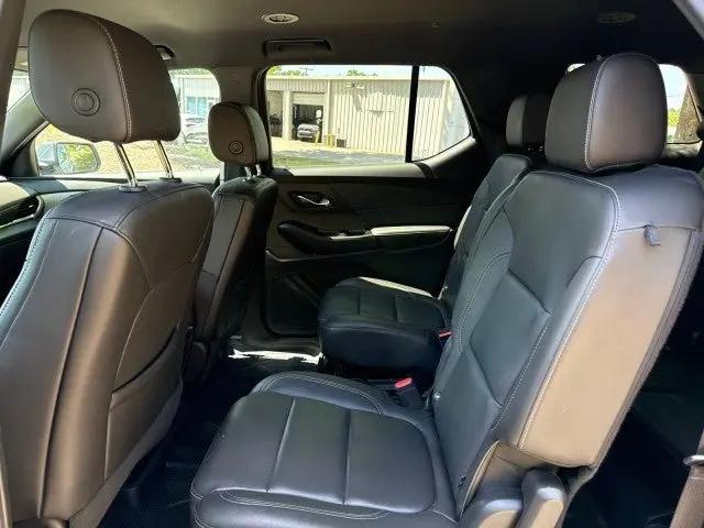 2023 Chevrolet Traverse AWD LT Leather