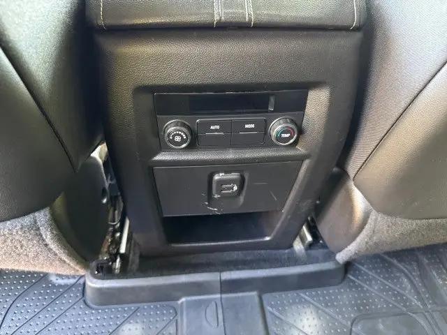 2023 Chevrolet Traverse AWD LT Leather