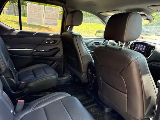 2023 Chevrolet Traverse AWD LT Leather
