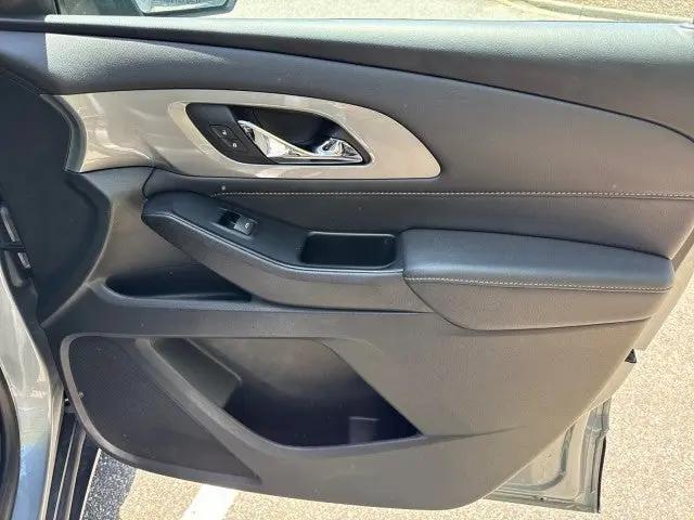 2023 Chevrolet Traverse AWD LT Leather