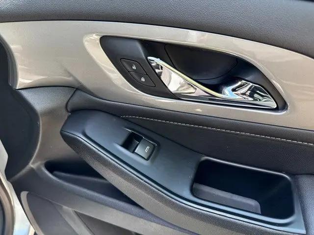 2023 Chevrolet Traverse AWD LT Leather