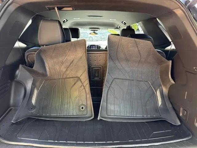 2023 Chevrolet Traverse AWD LT Leather