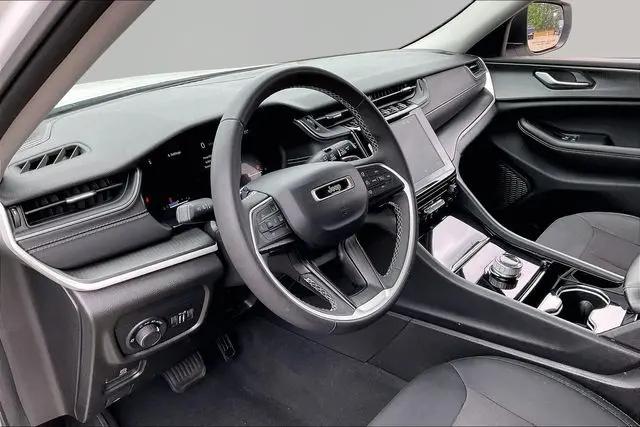 2023 Jeep Grand Cherokee L Laredo 4x2