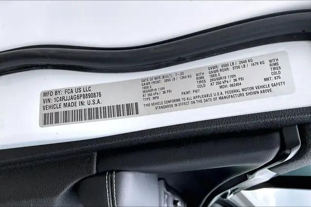 2023 Jeep Grand Cherokee L Laredo 4x2